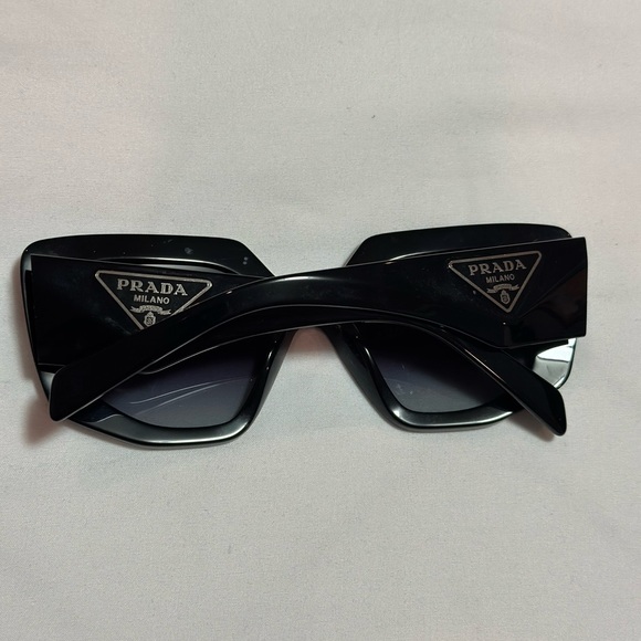 Prada SPR 14Z sunglasses - Picture 9 of 16